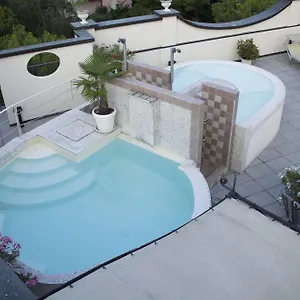 https://hotel-enrichetta.it-lombardy.com